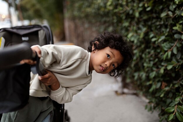 Primo piano sul bellissimo bambino nero