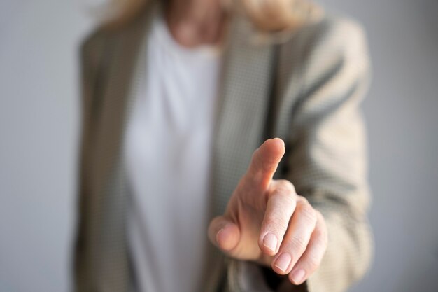 Primo piano sul sorriso del dipendente dell'azienda