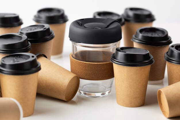 Primo piano sulle alternative sostenibili della tazza di caffè