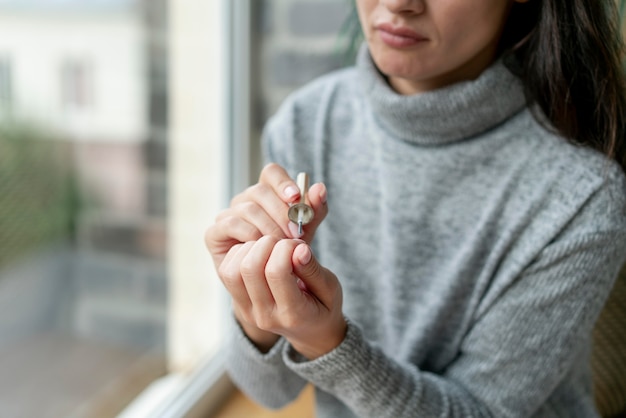 Processo di manicure per la cura delle unghie