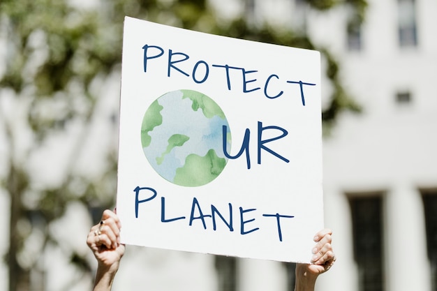 Proteggi il tuo pianeta ambientalista che protesta contro il riscaldamento globale