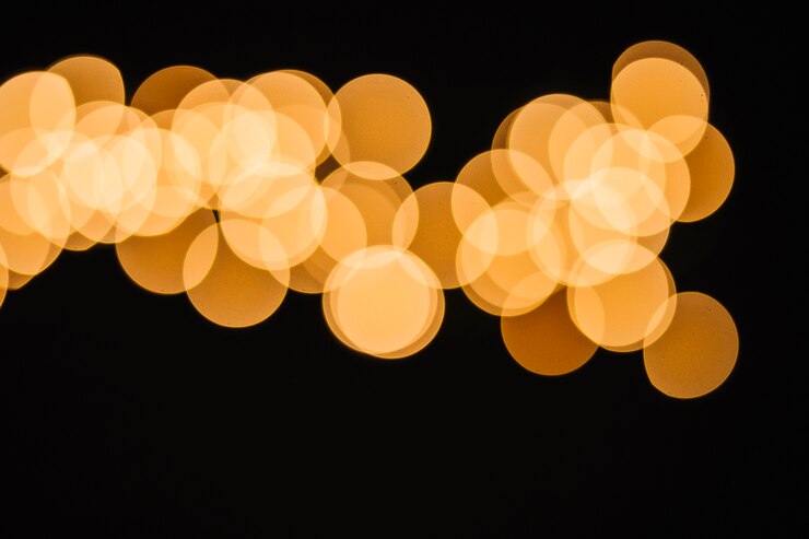 Foto gratuito punti gialli del primo piano sul nero