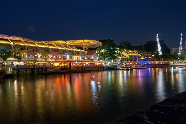 punto di riferimento di Singapore di lavoro illumina il bello