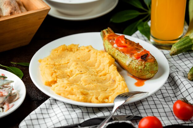 Purè di patate con zucchine al forno