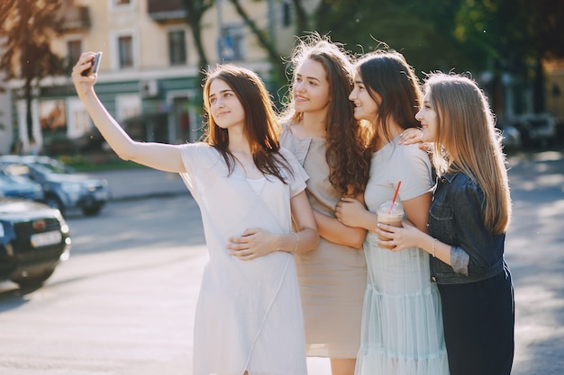 quattro belle ragazze