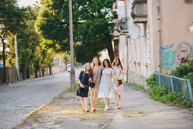 quattro belle ragazze