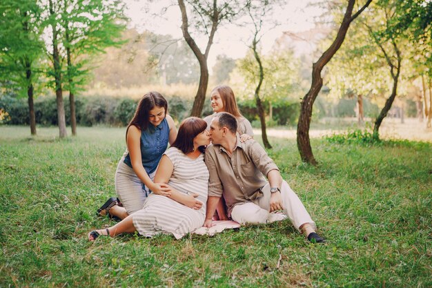 quattro camicia felice anticipazione sano