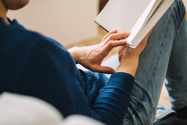 Raccolga l&#39;uomo che gode della lettura