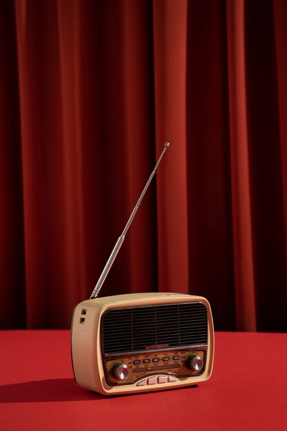 Radio d'epoca al negozio dell'usato