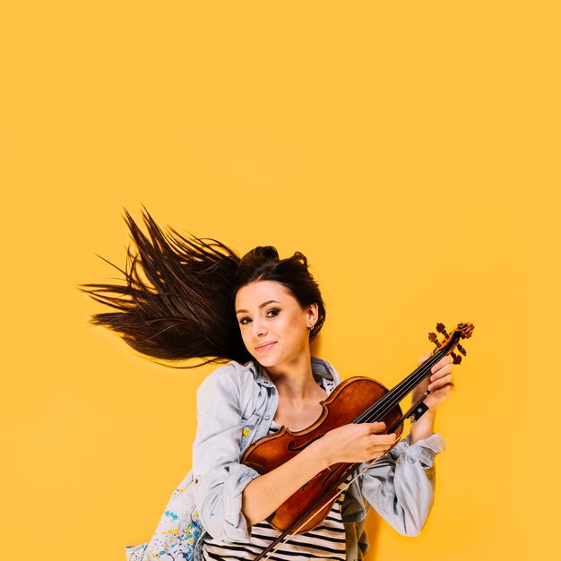 Ragazza che suona il violino