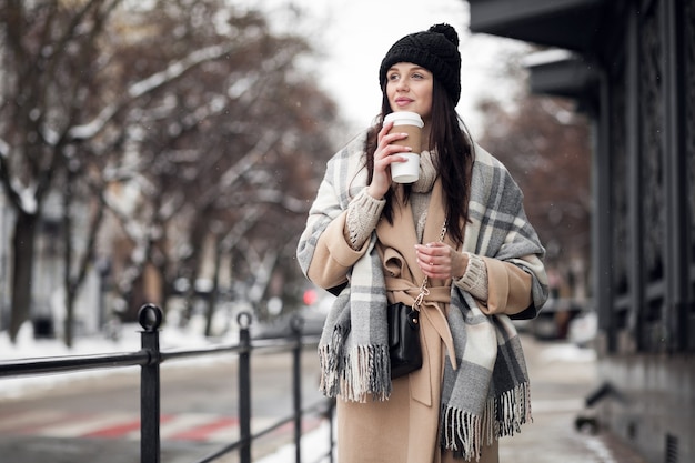 Ragazza coffe caffè felice sfondo