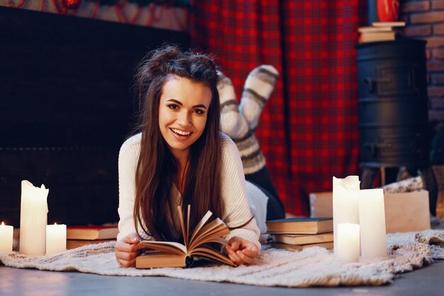 ragazza con il libro