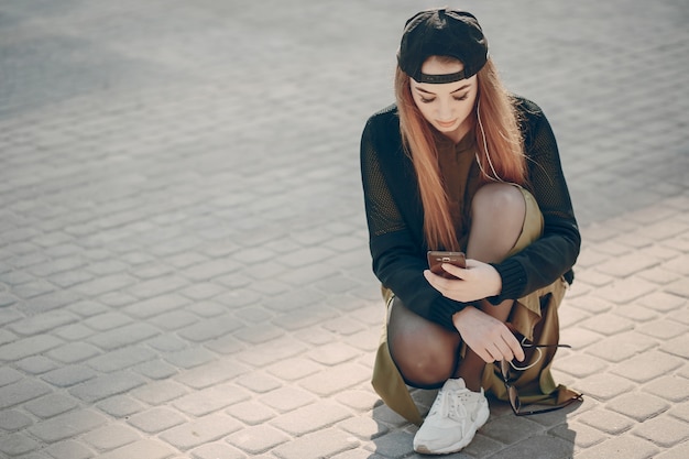 Ragazza con il telefono