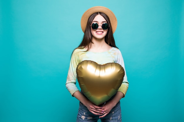 Ragazza con palloncini. Bella giovane donna che tiene baloon e sorridente mentre isolato