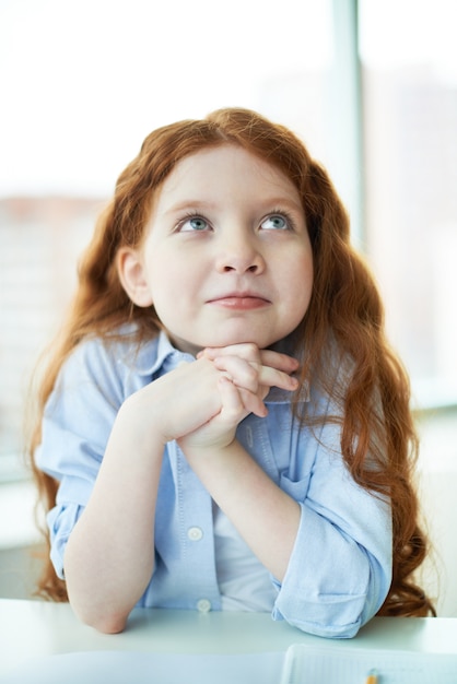 Ragazza di pensiero creativo