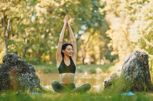 ragazza di yoga