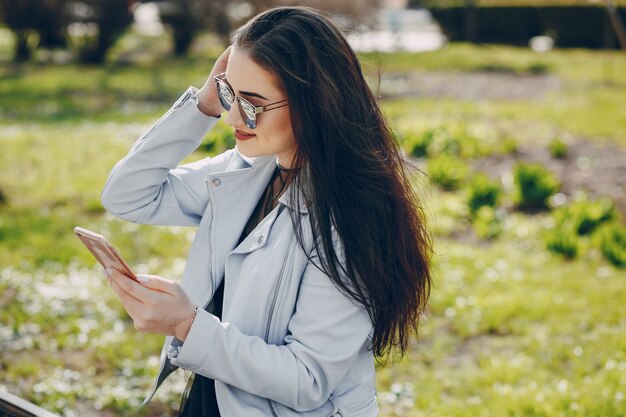 Ragazza in città