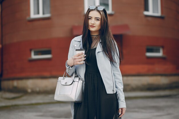 Ragazza in città