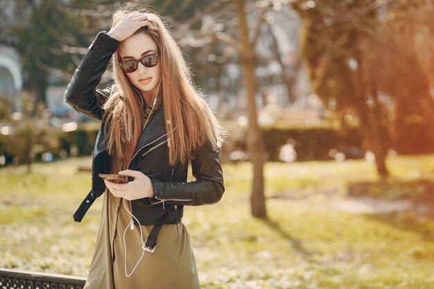 Ragazza in città