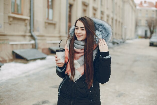 Ragazza in città