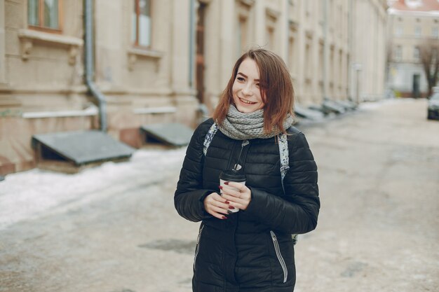 Ragazza in città