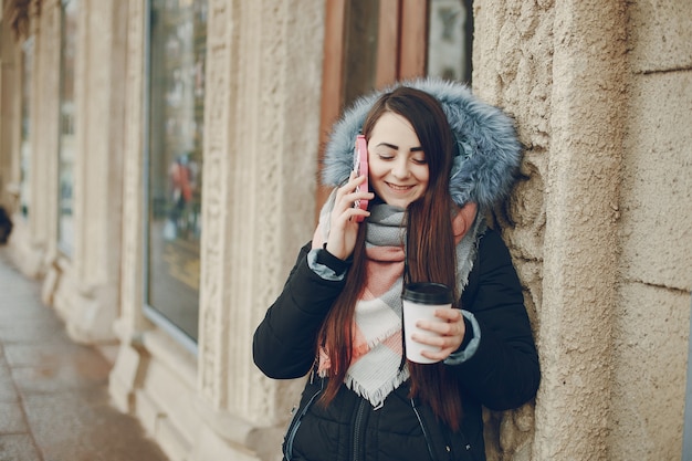 Ragazza in città