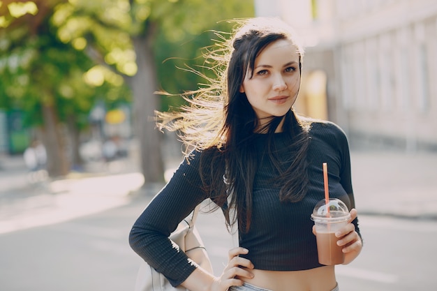 ragazza in città