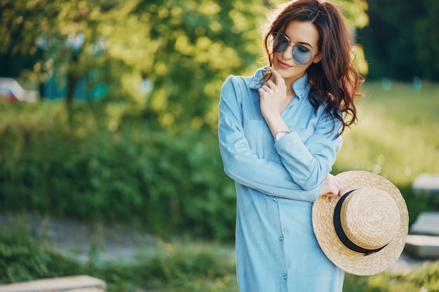 ragazza in un parco