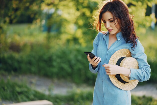 ragazza in un parco