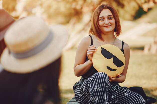 Ragazza in un parco