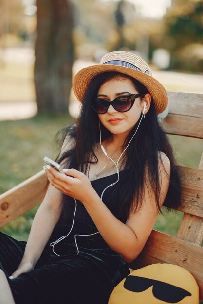 Ragazza in un parco