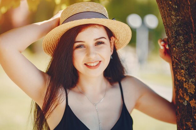 Ragazza in un parco