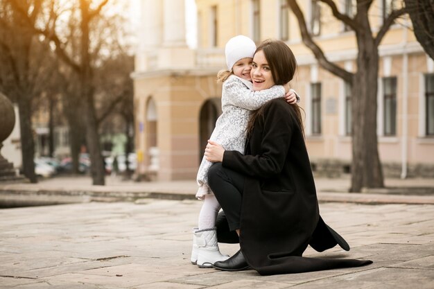 Ragazza madre donna figlia s