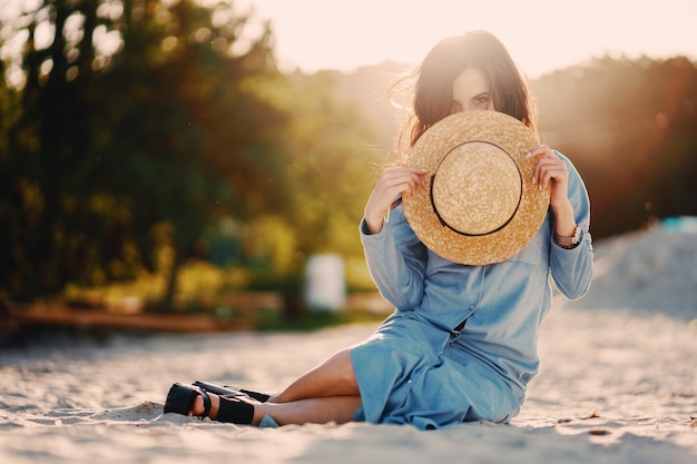 ragazza sulla spiaggia