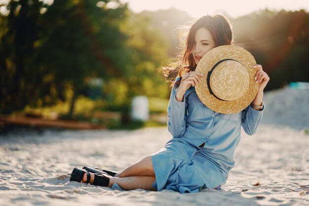 ragazza sulla spiaggia