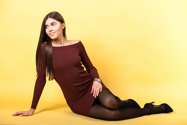 Ragazza vestito giovane modello di modo