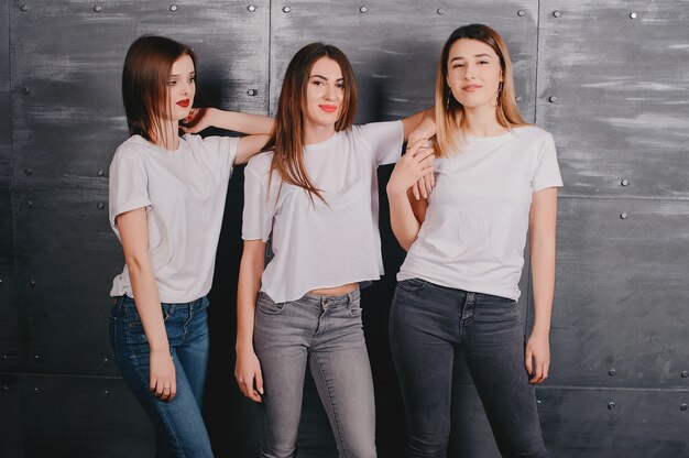 Ragazze carine in uno studio