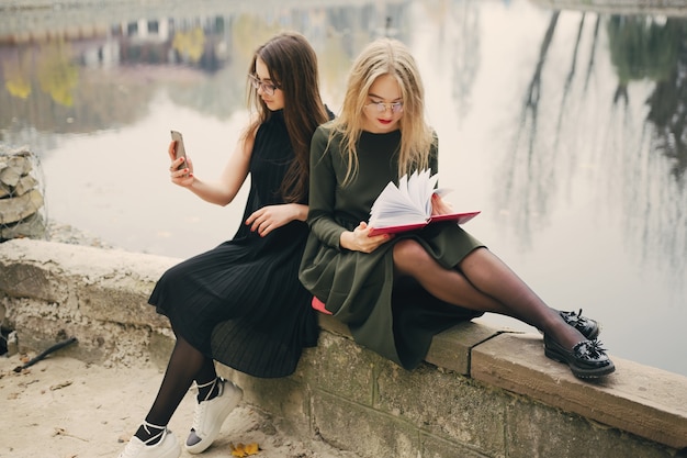 ragazze con il libro