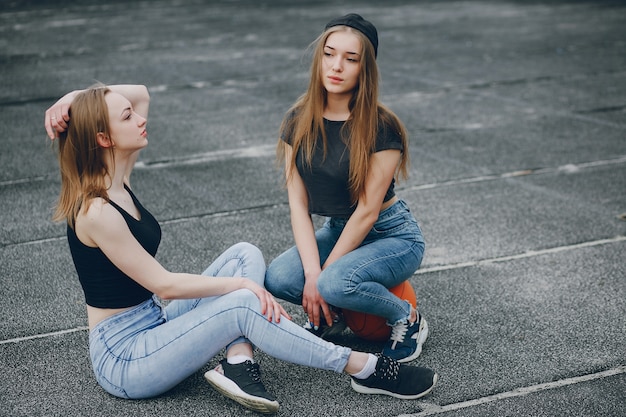 Ragazze con una palla