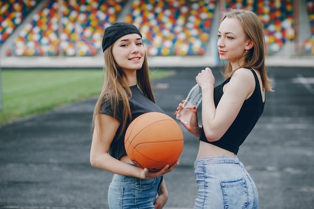 Ragazze con una palla