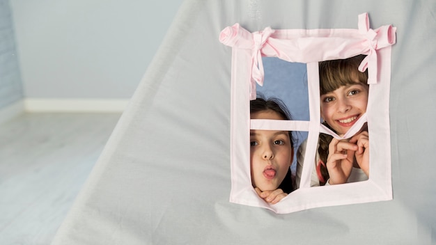 Ragazze in tenda