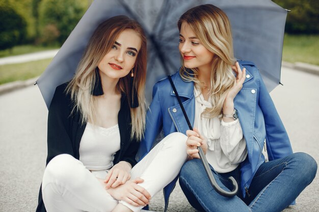 Ragazze in un parco