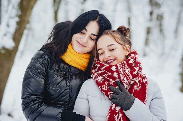 ragazze in un parco