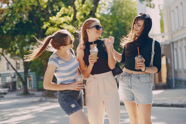 ragazze nella città