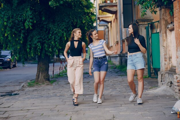 ragazze nella città