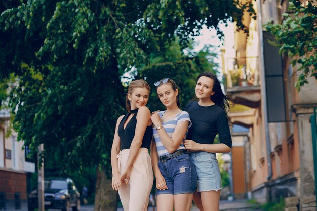 ragazze nella città