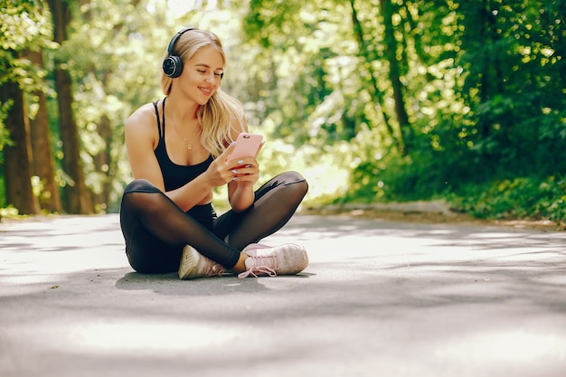 Ragazze sportive in un parco