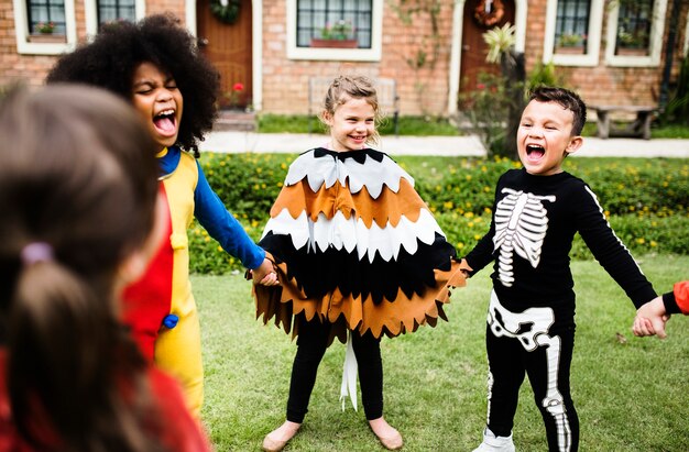 Ragazzini alla festa di Halloween