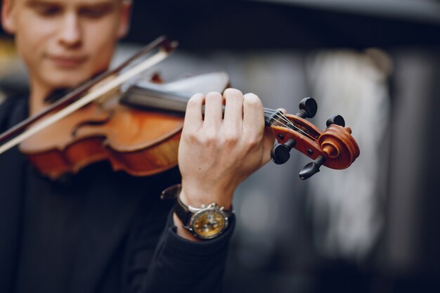 ragazzo con violino