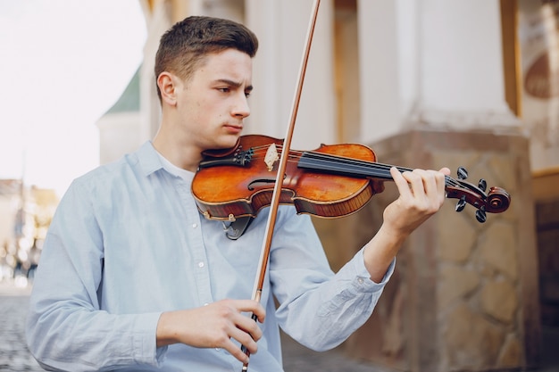 ragazzo con violino